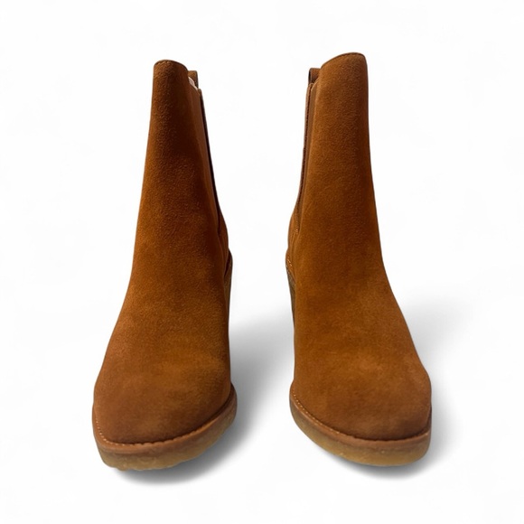 Ralph Lauren Women’s Marianna Water Repellent Size 8 Camel Suede Chelsea Boots - Picture 4 of 10